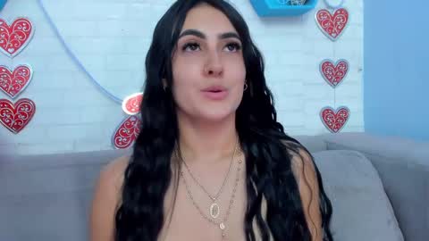 Snapshot of helenn_monroy1 chatting on February 14, 2025, 5:57 pm    online show from February 14, 2025, 5:57 pm