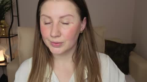 Snapshot of helens_lov chatting on May 1, 2026, 1:43 am Helen online show from May 1, 2026, 1:43 am