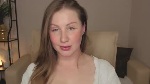 Snapshot of helens_lov chatting on June 5, 2026, 6:52 am Helen online show from June 5, 2026, 6:52 am