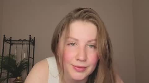 Snapshot of helens_lov chatting on June 25, 2026, 2:33 am Helen online show from June 25, 2026, 2:33 am