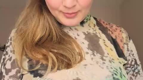 Snapshot of helens_lov chatting on July 15, 2026, 5:34 am Helen online show from July 15, 2026, 5:34 am