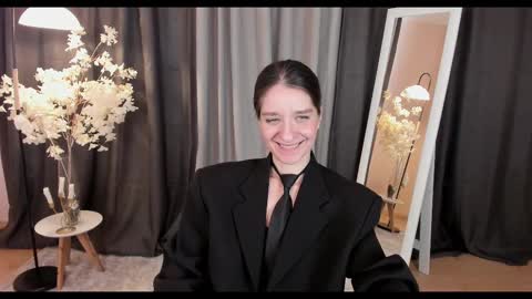 Helen online show from February 26, 2025, 5:53 am