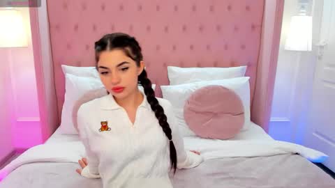 Helen online show from November 7, 2025, 1:44 pm