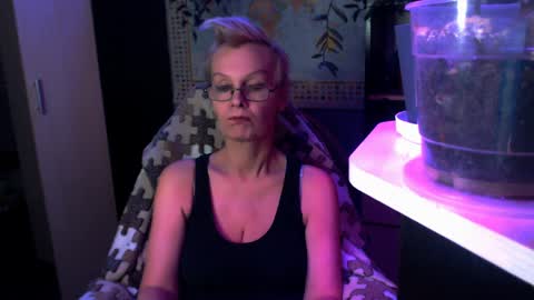 Helga online show from April 6, 2026, 10:22 pm