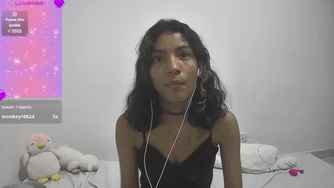 Helia Transfem and Amy online show from January 2, 2025, 8:39 am