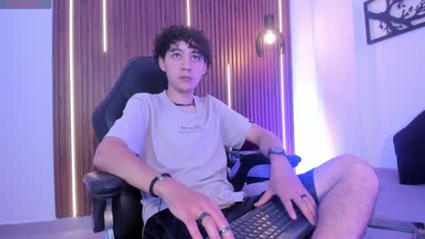 Snapshot of helios_obscuro chatting on September 27, 2025, 2:11 pm helios_obscuro online show from September 27, 2025, 2:11 pm