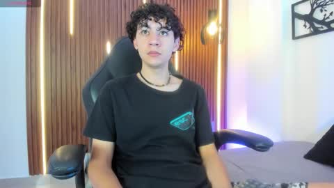 Snapshot of helios_obscuro chatting on October 2, 2025, 12:23 pm helios_obscuro online show from October 2, 2025, 12:23 pm