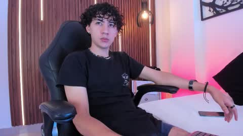 Snapshot of helios_obscuro chatting on October 13, 2025, 12:49 pm helios_obscuro online show from October 13, 2025, 12:49 pm