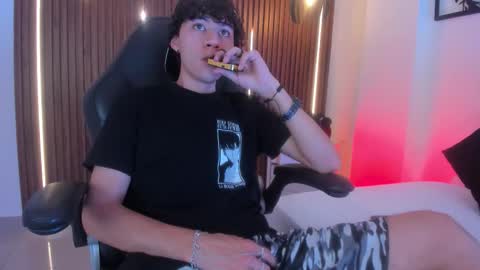 Snapshot of helios_obscuro chatting on October 15, 2025, 3:50 am helios_obscuro online show from October 15, 2025, 3:50 am