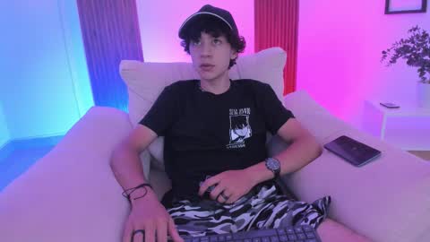 Snapshot of helios_obscuro chatting on October 24, 2025, 4:42 am helios_obscuro online show from October 24, 2025, 4:42 am