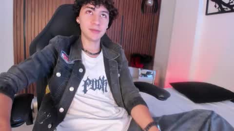 Snapshot of helios_obscuro chatting on October 30, 2025, 2:57 am helios_obscuro online show from October 30, 2025, 2:57 am