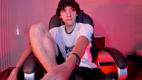 Snapshot of helios_obscuro chatting on November 6, 2025, 5:19 am helios_obscuro online show from November 6, 2025, 5:19 am