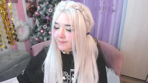 Snapshot of hell_fairy chatting on December 4, 2024, 7:28 am Laura online show from December 4, 2024, 7:28 am