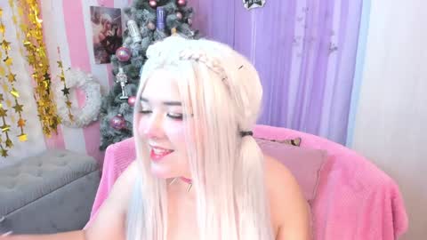 Snapshot of hell_fairy chatting on December 17, 2024, 3:06 am Laura online show from December 17, 2024, 3:06 am