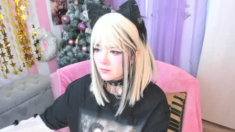 Snapshot of hell_fairy chatting on January 10, 2025, 12:17 am Laura online show from January 10, 2025, 12:17 am
