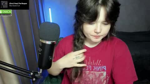 Red online show from November 9, 2025, 6:39 pm