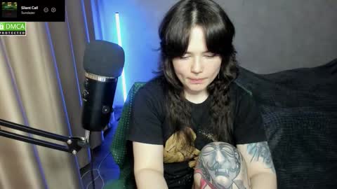 Red online show from November 26, 2025, 6:42 pm