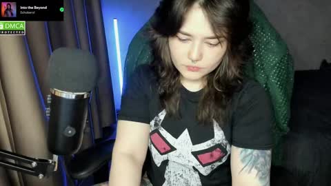 Red online show from May 5, 2026, 8:28 pm