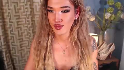 hellatarahathor online show from January 15, 2026, 3:38 pm