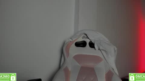 hellen__smith_ online show from February 6, 2026, 7:56 am