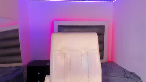 hellen__smith_ online show from May 7, 2026, 1:22 am