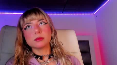 hellen__smith_ online show from May 10, 2026, 12:32 pm