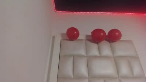 hellen__smith_ online show from June 5, 2026, 5:03 am