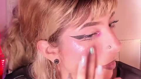 hellen__smith_ online show from June 11, 2026, 10:52 pm