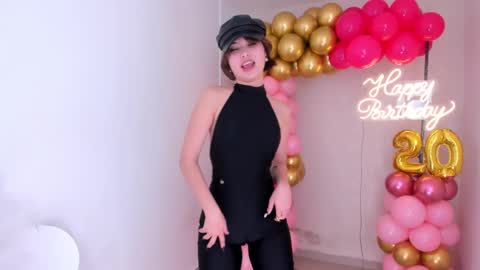 Snapshot of hellen_coy chatting on December 31, 2024, 6:57 pm Julieta online show from December 31, 2024, 6:57 pm