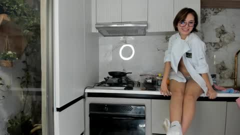 Snapshot of hellen_coy chatting on February 9, 2025, 6:47 pm Julieta online show from February 9, 2025, 6:47 pm