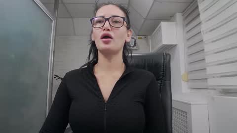    online show from October 14, 2025, 3:07 am