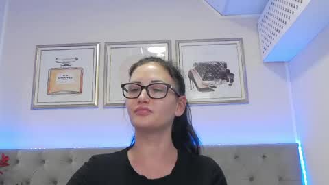 Snapshot of hellendesire chatting on May 16, 2026, 10:36 am online show from May 16, 2026, 10:36 am