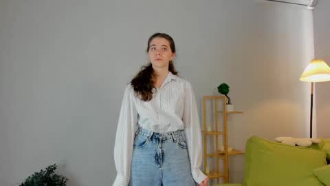 Snapshot of hellenumholtz chatting on February 17, 2026, 7:27 am Nala online show from February 17, 2026, 7:27 am