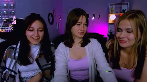 Snapshot of helli_belli chatting on September 16, 2025, 7:37 pm Helli online show from September 16, 2025, 7:37 pm