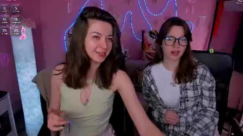Snapshot of helli_belli chatting on June 16, 2026, 7:16 pm Helli online show from June 16, 2026, 7:16 pm