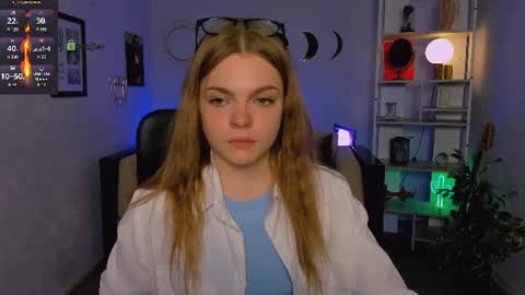 Snapshot of helli_belli chatting on June 19, 2026, 7:17 pm Helli online show from June 19, 2026, 7:17 pm