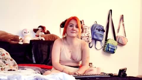 HellienaDesroser online show from September 28, 2025, 3:34 am