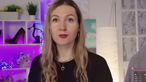 Snapshot of hello_lisha chatting on January 24, 2025, 9:06 am Alisia Monday to Friday from 10 am to 4 pm GMT 2 online show from January 24, 2025, 9:06 am