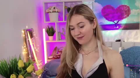 Snapshot of hello_lisha chatting on February 3, 2025, 11:42 am Alisia Monday to Friday from 10 am to 4 pm GMT 2 online show from February 3, 2025, 11:42 am