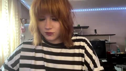 Snapshot of hellokinki chatting on June 22, 2026, 3:42 pm hellokinki online show from June 22, 2026, 3:42 pm