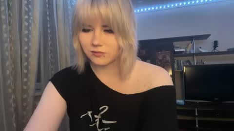 Snapshot of hellokinki chatting on July 3, 2026, 8:37 pm hellokinki online show from July 3, 2026, 8:37 pm