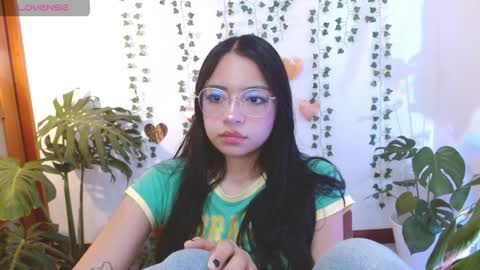 hellokitty_valery1 online show from May 4, 2026, 1:23 am