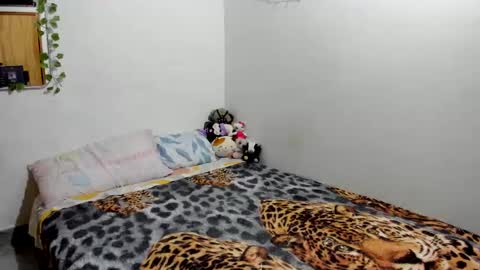 helokitkat online show from November 19, 2025, 4:34 am