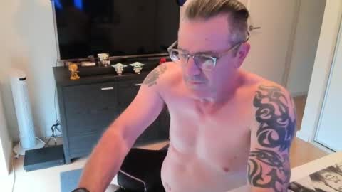 hempie1973 online show from June 29, 2026, 6:52 am