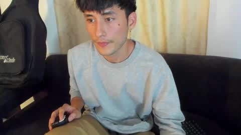 Snapshot of henrik_senn chatting on October 12, 2025, 12:31 am henrik_senn online show from October 12, 2025, 12:31 am