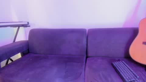 henrik_senn online show from November 12, 2025, 11:03 pm