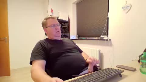 Snapshot of henrikrp1971 chatting on December 28, 2024, 5:46 pm henrikrp1971 online show from December 28, 2024, 5:46 pm