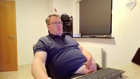Snapshot of henrikrp1971 chatting on February 8, 2025, 5:29 pm henrikrp1971 online show from February 8, 2025, 5:29 pm