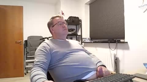 henrikrp1971 online show from November 23, 2025, 7:35 pm