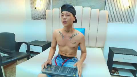 Snapshot of henry_green2 chatting on February 25, 2026, 9:13 pm Henry online show from February 25, 2026, 9:13 pm